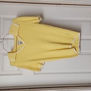 Women's Top M